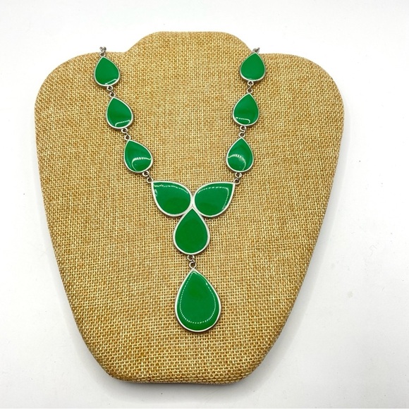 CHARMING CHARLIE Green & Navy Blue Reversible Tear Drop Silver Tone Necklace. - Picture 3 of 6